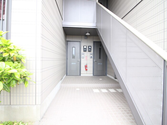 物件外観写真4　(エントランス部分)