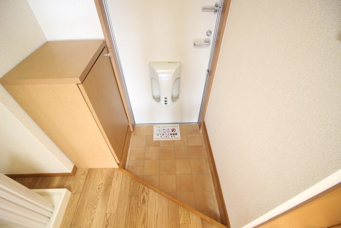 物件内観写真4　(玄関)