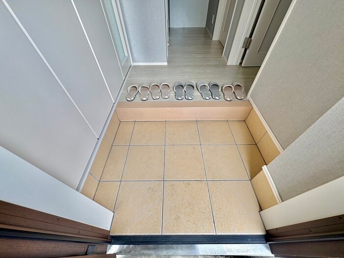 物件内観写真16　(玄関)