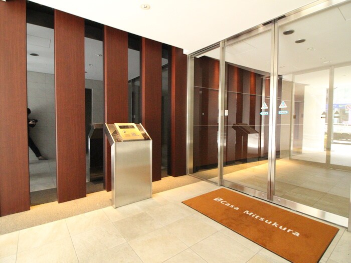 物件外観写真3　(エントランス部分)