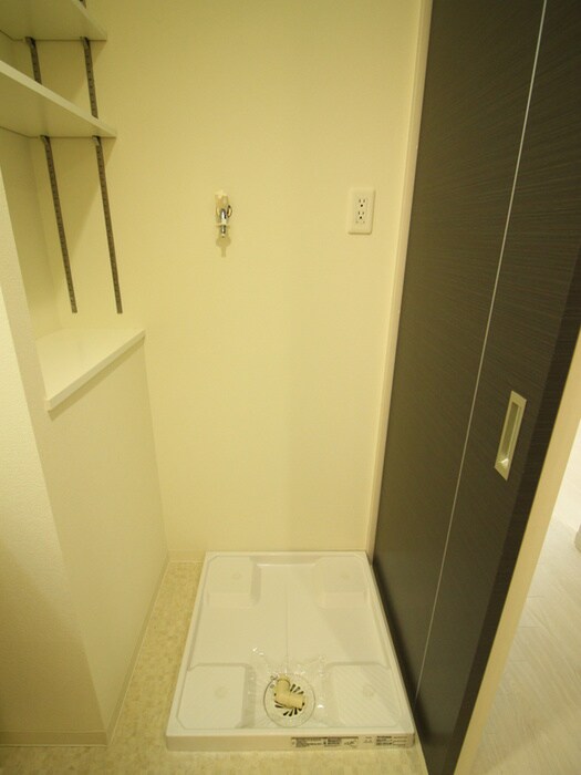 物件内観写真12　(洗濯機置場)