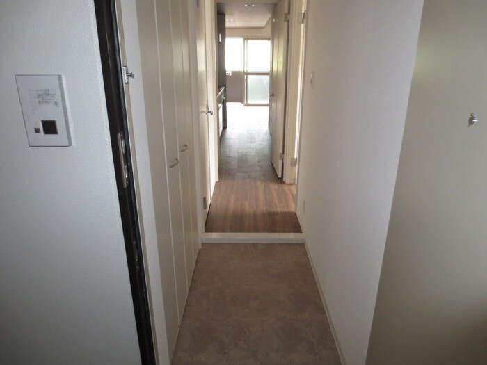 物件内観写真16　(玄関)