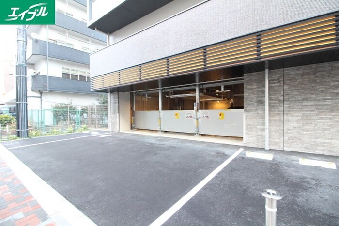 物件外観写真3　(駐車場)