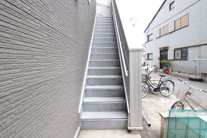 物件外観写真3　(エントランス部分)