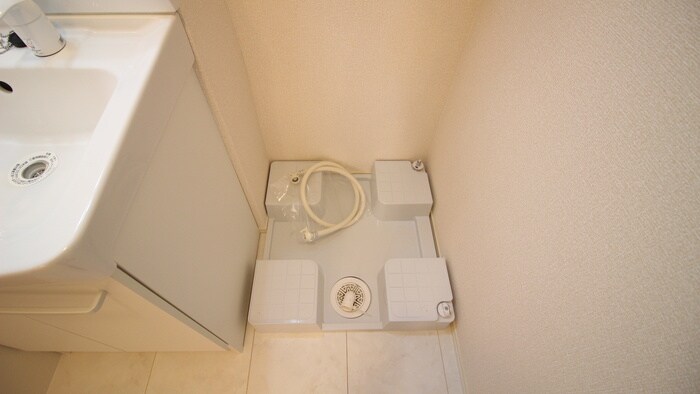 物件内観写真12　(洗濯機置場)