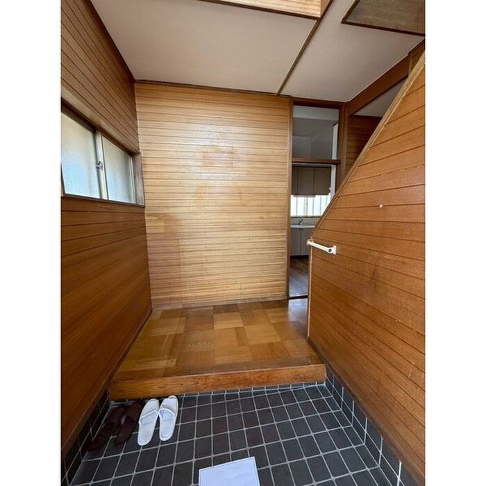 物件内観写真11　(玄関)