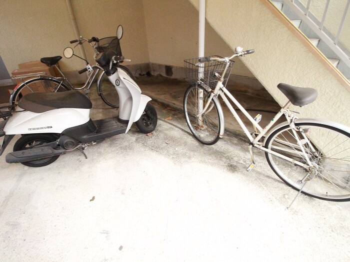 物件外観写真3　(駐輪場)