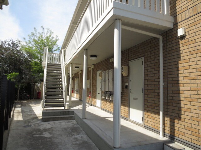 物件外観写真3　(エントランス部分)