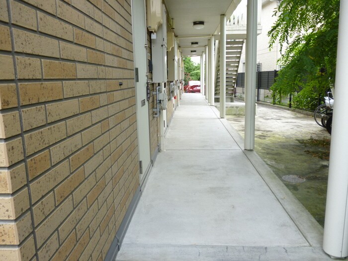 物件外観写真4　(エントランス部分)