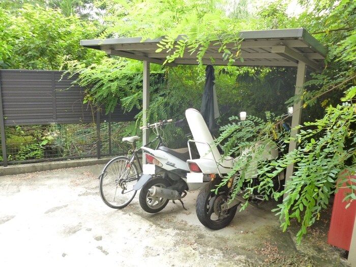 物件外観写真6　(駐輪場)