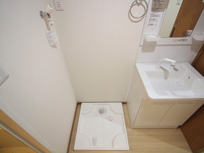 物件内観写真11　(洗濯機置場)