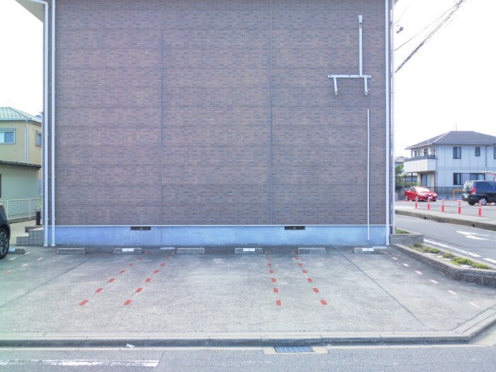 物件外観写真4　(駐車場)