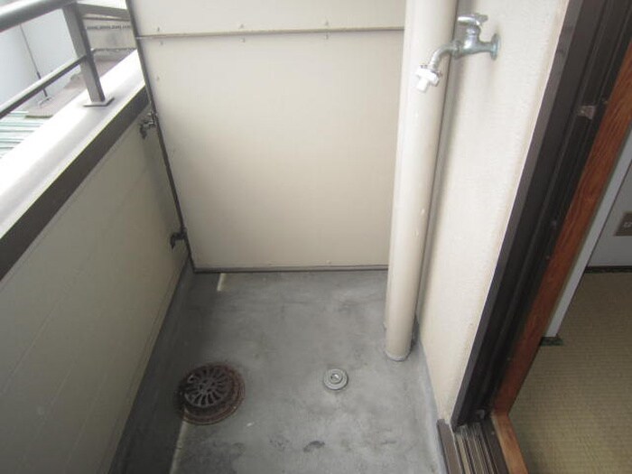 物件内観写真8　(洗濯機置場)