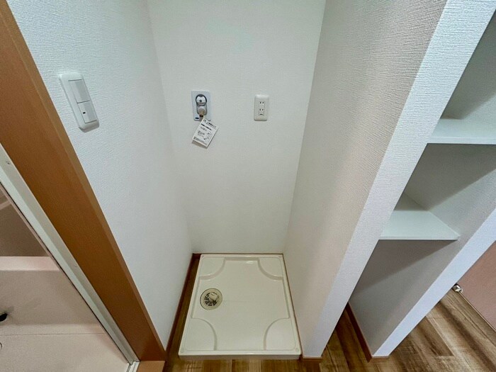 物件内観写真17　(洗濯機置場)