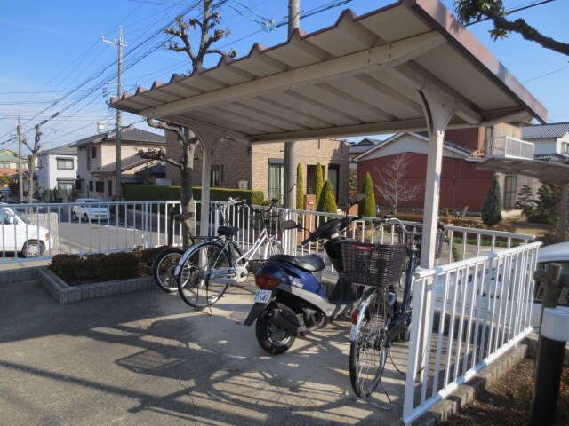 物件外観写真3　(駐輪場)