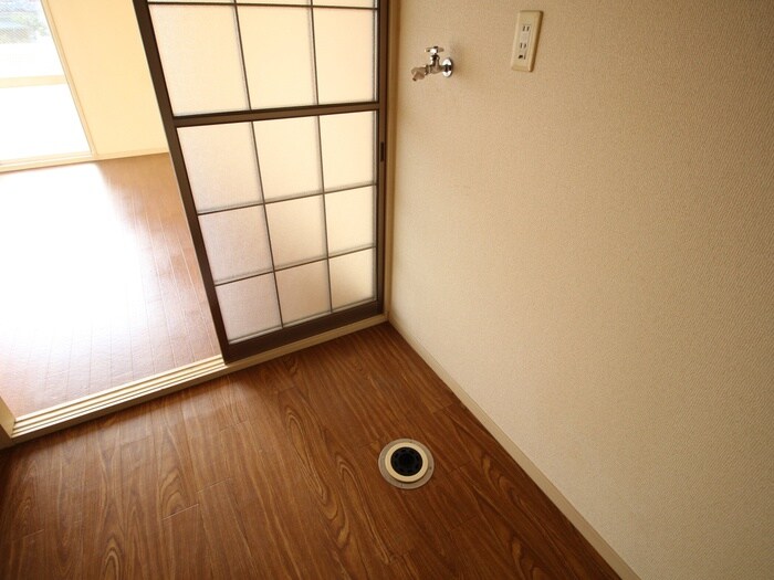 物件内観写真8　(洗濯機置場)