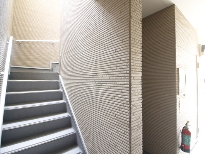 物件外観写真4　(エントランス部分)