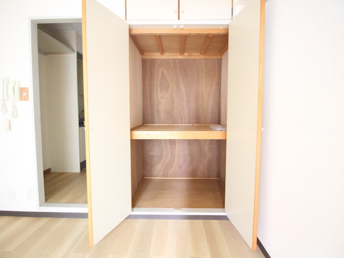 物件内観写真16　(収納)
