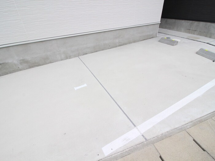 物件外観写真6　(駐車場)