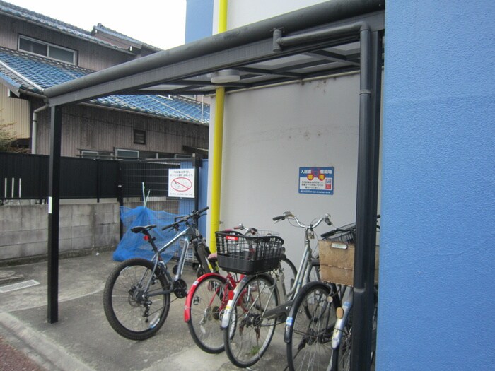 物件外観写真4　(駐輪場)