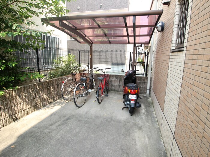 物件外観写真5　(駐輪場)