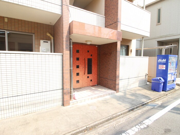 物件外観写真6　(エントランス部分)