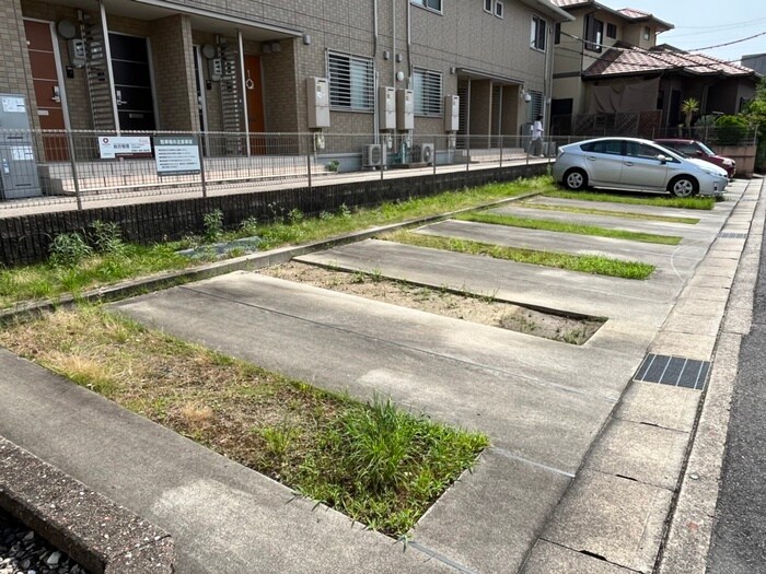 物件外観写真5　(駐車場)