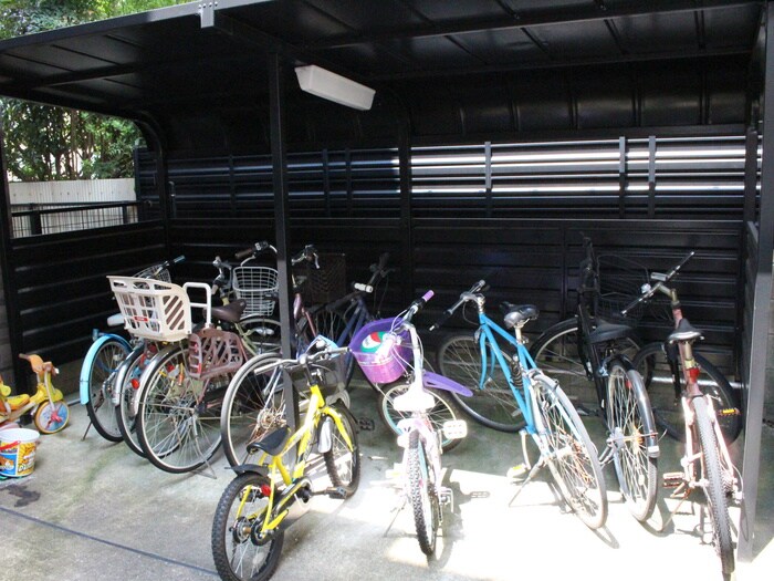 物件外観写真4　(駐輪場)