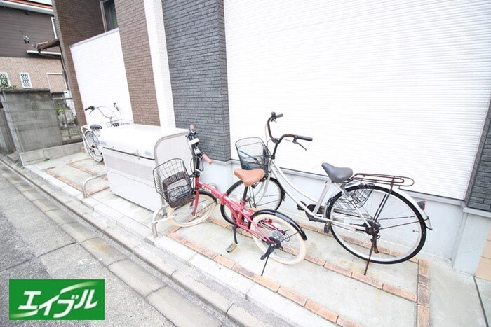 物件外観写真3　(駐輪場)