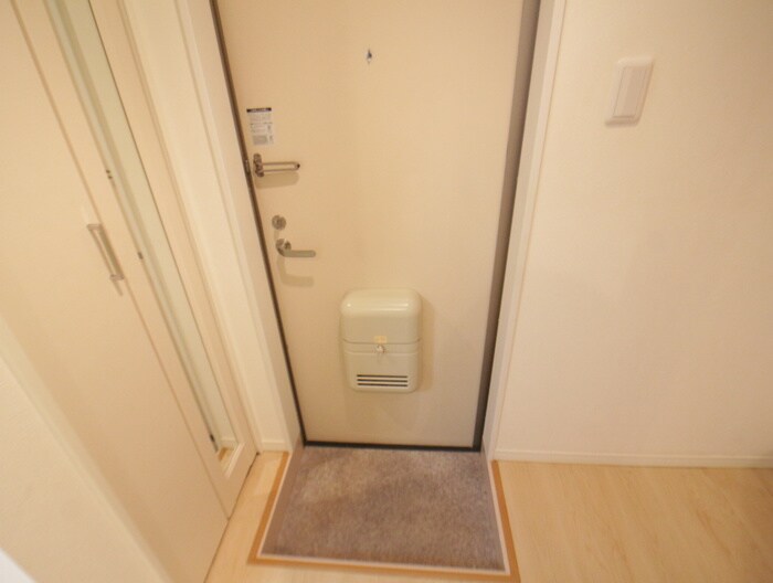 物件内観写真16　(玄関)