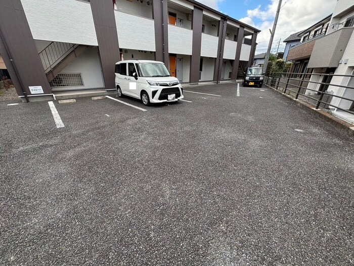 物件外観写真5　(駐車場)