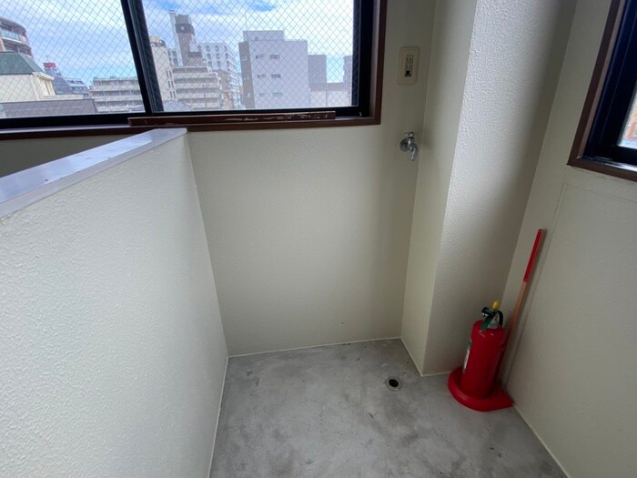 物件内観写真12　(洗濯機置場)