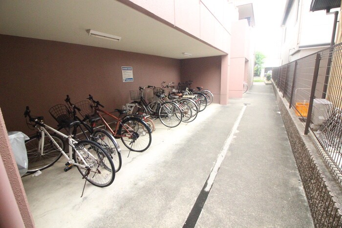 物件外観写真5　(駐輪場)