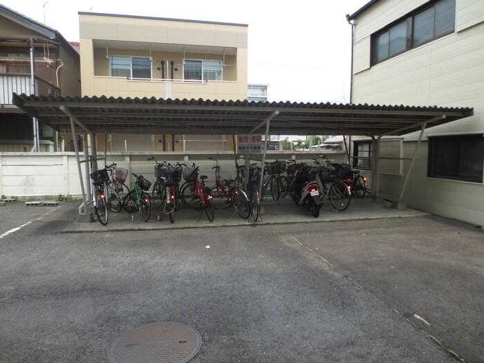 物件外観写真6　(駐輪場)