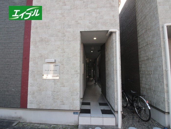 物件外観写真3　(エントランス部分)