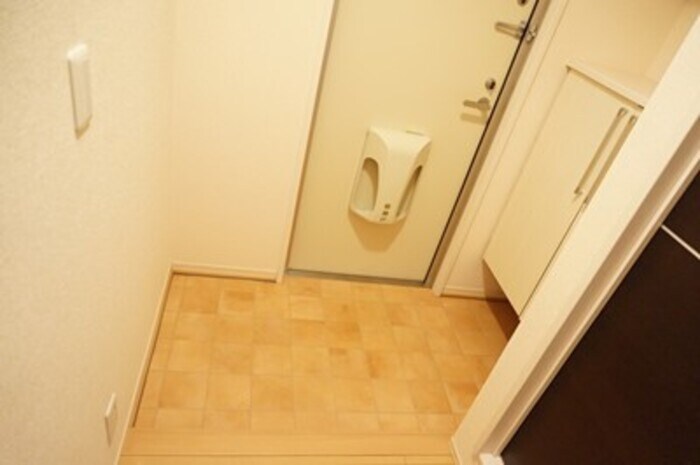 物件内観写真11　(玄関)
