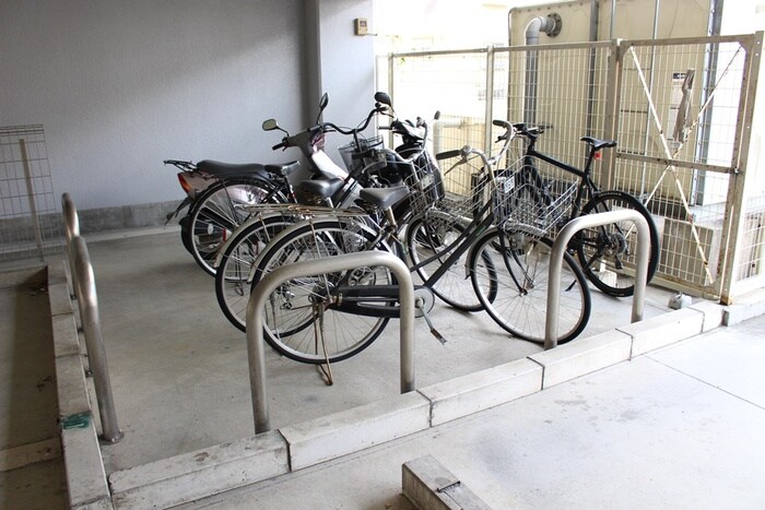 物件外観写真3　(駐輪場)