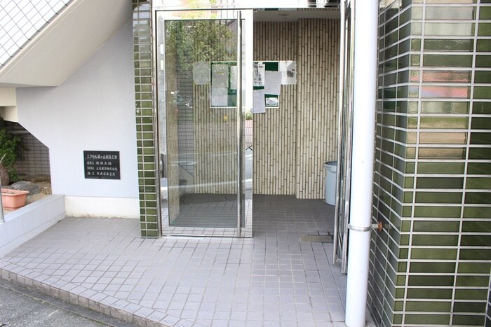 物件外観写真5　(エントランス部分)