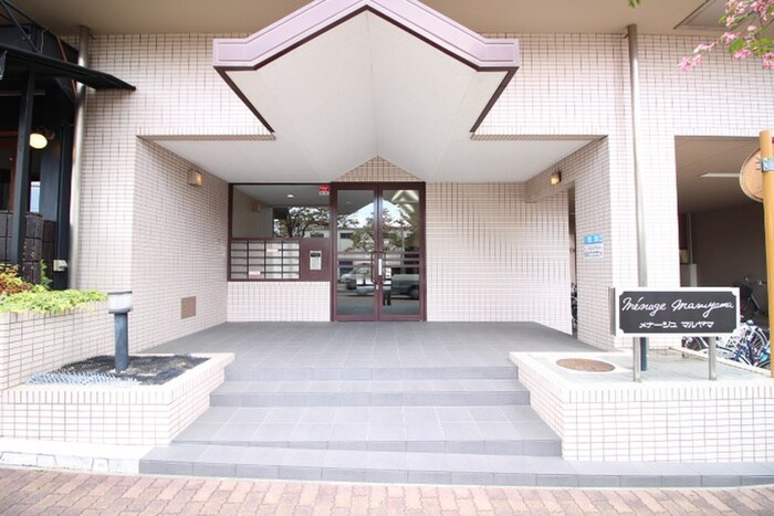 物件外観写真4　(エントランス部分)