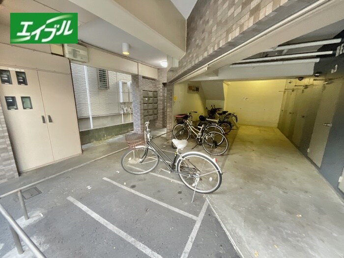 物件外観写真5　(駐輪場)