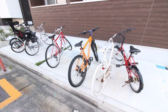物件外観写真3　(駐輪場)