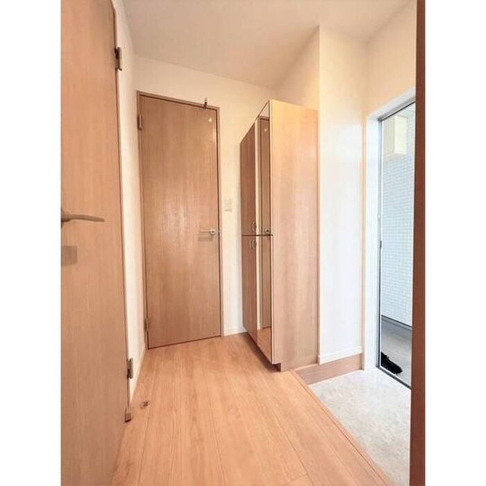 物件内観写真13　(玄関)