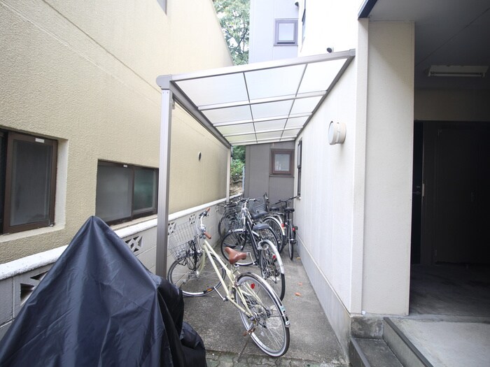 物件外観写真3　(駐輪場)