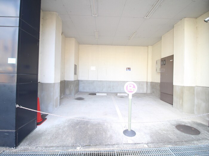 物件外観写真4　(駐車場)