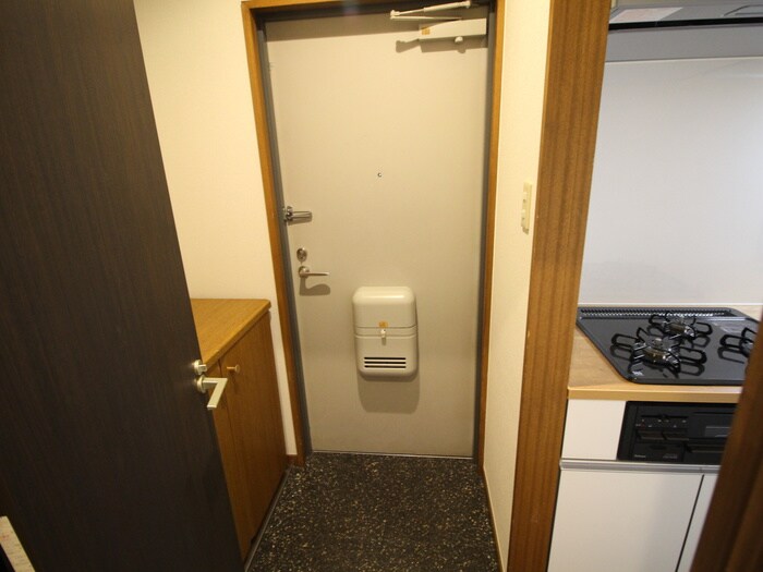 物件内観写真16　(玄関)