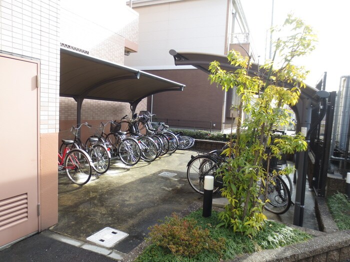 物件外観写真3　(駐輪場)