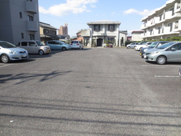 物件外観写真3　(駐車場)