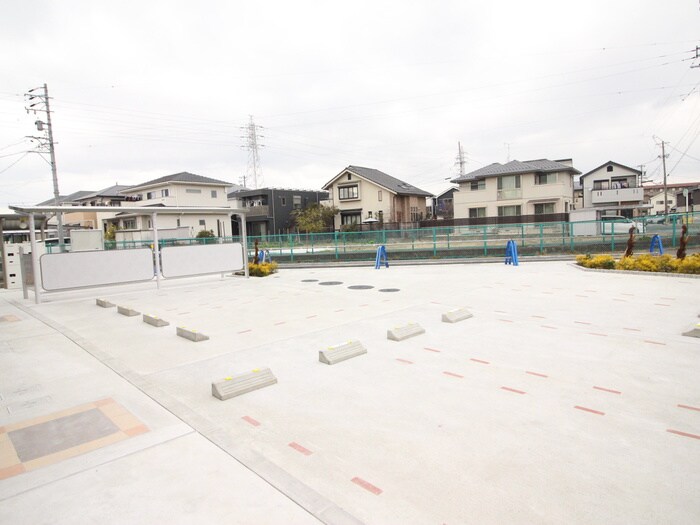 物件外観写真5　(駐車場)