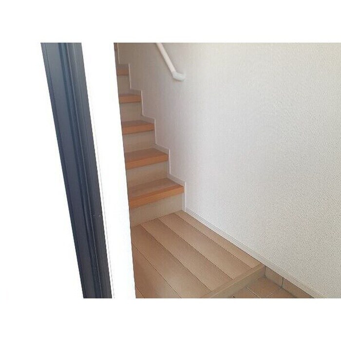 物件内観写真12　(玄関)