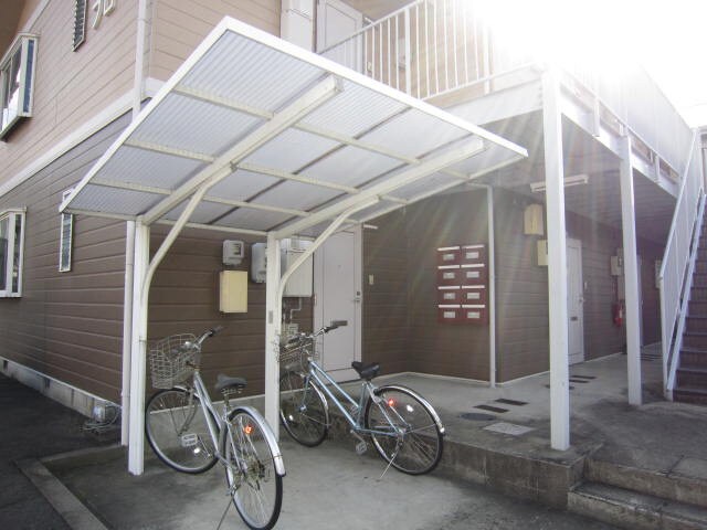 物件外観写真3　(駐輪場)